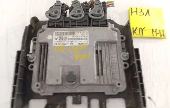 Peugeot 307 Engine control unit/module ECU 1212123