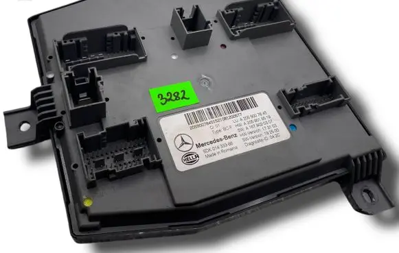 Mercedes-Benz C W205 Central body control module A3282 A2059007845