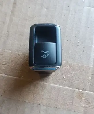 Mercedes-Benz E W212 Tailgate/trunk/boot open switch A2128204410