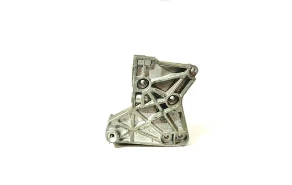 Nissan Juke I F15 Engine mounting bracket 8200633253