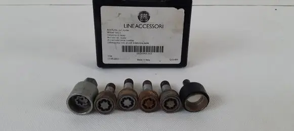 Fiat 500X Wheel nut cap/cover