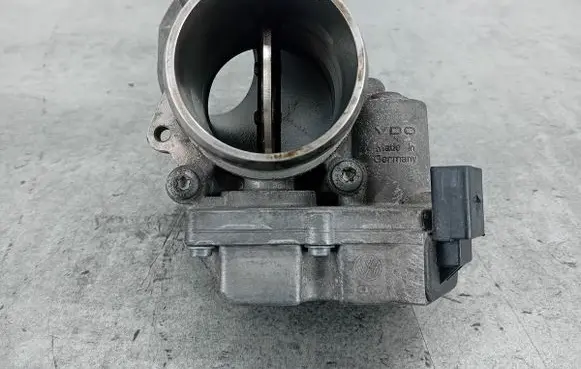 Audi A4 S4 B7 8E 8H Throttle body valve