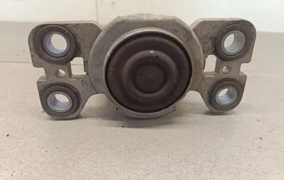 Engine mount bracket