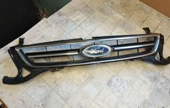 Ford Mondeo MK IV Front bumper upper radiator grill BS718200B