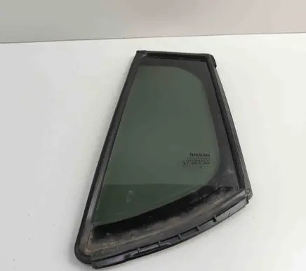 Nissan Leaf II (ZE1) Rear vent window glass 822735SL0A