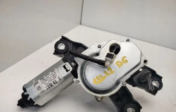 Volkswagen PASSAT B6 Rear window wiper motor 