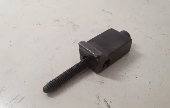 Volkswagen Golf V Fuel Injector clamp holder
