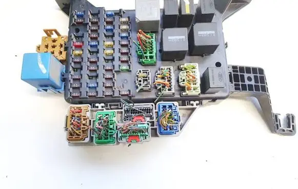 Ford Mondeo Mk III Fuse box set 1s7t14a073af 1s7t-14a073-af