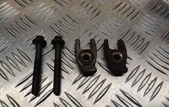 Renault Kangoo II Fuel Injector clamp holder 