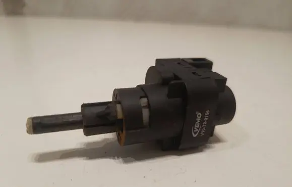 Skoda Fabia Mk1 (6Y) Brake pedal sensor switch V10730156