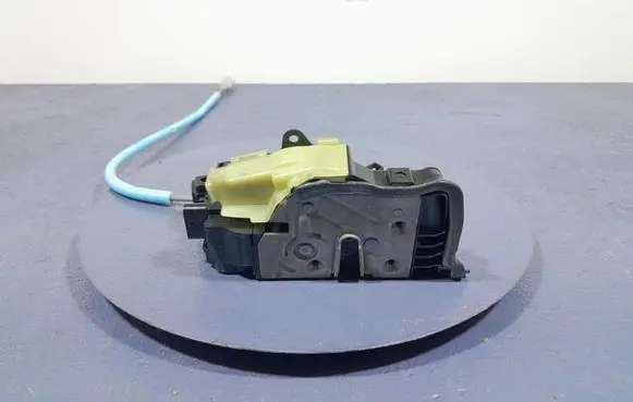 BMW X7 G07 Front door lock 7477699
