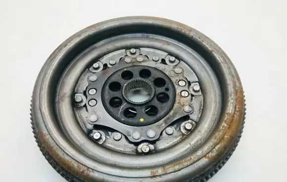 Volkswagen PASSAT CC Dual mass flywheel 06J105266D