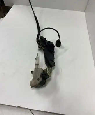 Volkswagen PASSAT B5 Tailgate exterior lock 3B9827297A