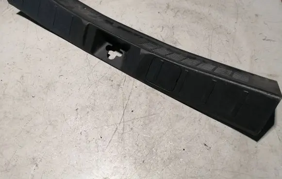 Mitsubishi Outlander Trunk/boot sill cover protection 7240A135