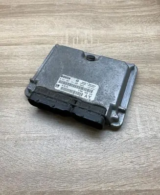 Opel Zafira A Engine control unit/module ECU 90582540 0281001751
