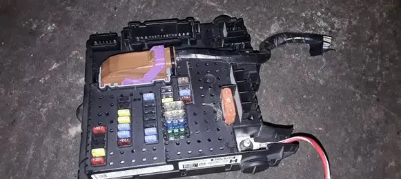 Volvo S60 Fuse module 30728512