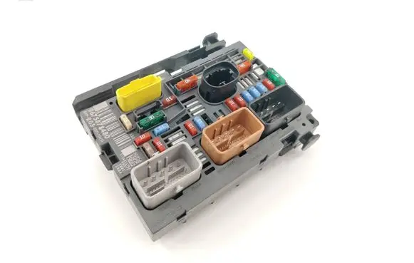 Peugeot 308 Fuse module 9675878480