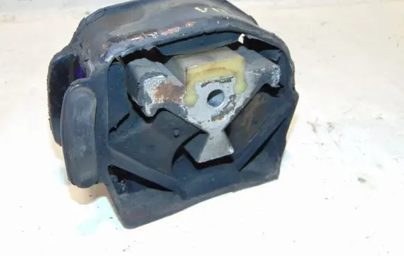 Engine mount bracket