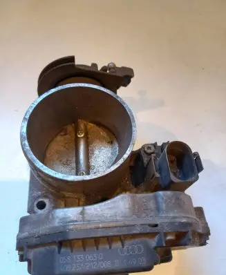 Audi A4 S4 B5 8D Throttle valve 058133063Q