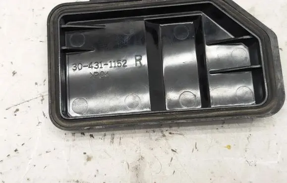 Ford Focus Headlight/headlamp dust cover 304311152