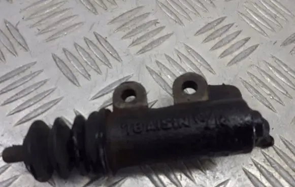 Toyota Corolla E120 E130 Clutch slave cylinder 