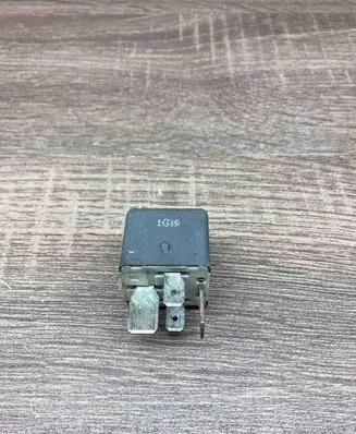 Toyota Avensis T250 Other relay 9008017030