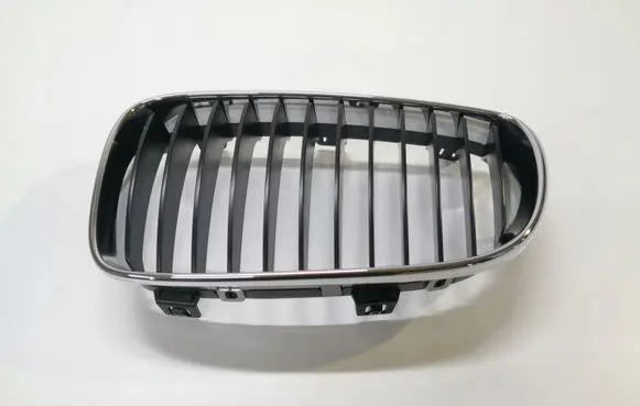 BMW 1 E82 E88 Front bumper upper radiator grill 51137166439