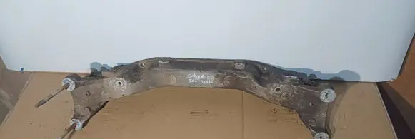 Engine mounting bracket