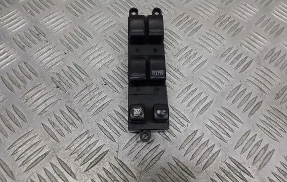 Nissan Primera Electric window control switch 25401AV640