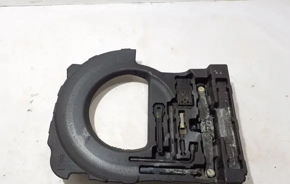 Mercedes-Benz GLE W167 Spare wheel section trim A1678990100