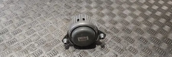 Mercedes-Benz CLS C218 X218 Engine mount bracket A2182400100
