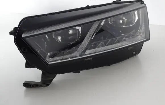 Skoda Octavia Mk4 Headlight/headlamp 5E4941015A