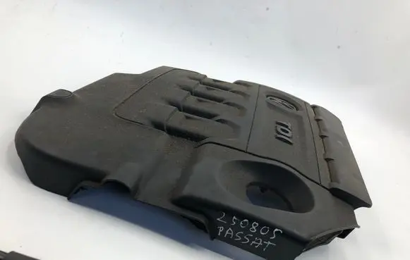 Volkswagen PASSAT B8 Engine cover (trim) 04l1039250