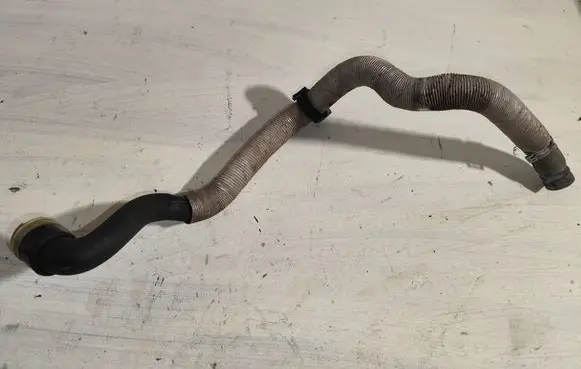Engine coolant pipe/hose