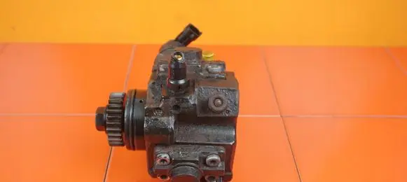 Renault Trafic III (X82) Fuel injection high pressure pump 7835682 R9M413