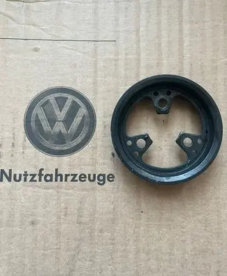 Volkswagen Crafter Power steering pump pulley 04L145255A