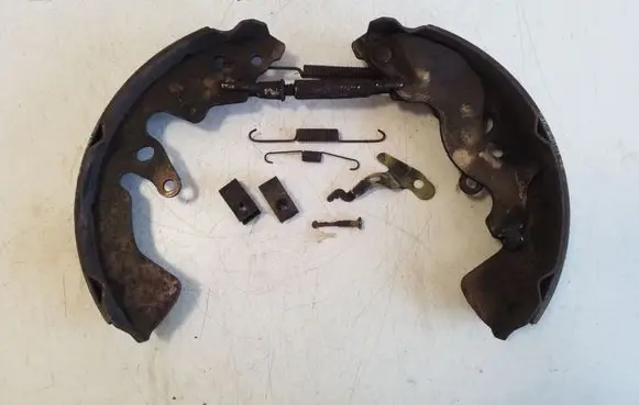Suzuki Grand Vitara II Handbrake/parking brake pads 