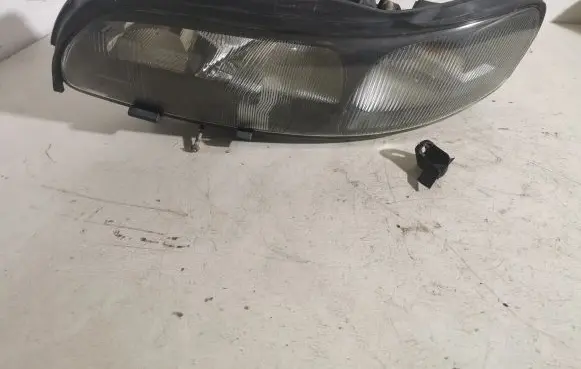 Volvo V70 Headlight/headlamp 8693547 89007897