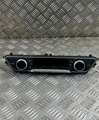 Audi A4 S4 B9 Climate control unit 8W0820043F