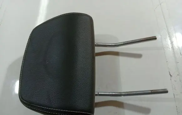 Opel Zafira B Front seat headrest 