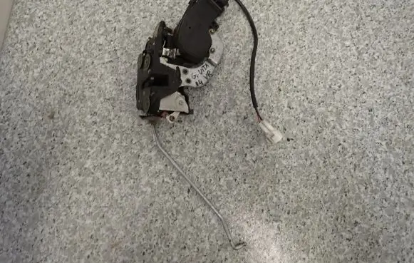 Suzuki Grand Vitara I Rear door lock