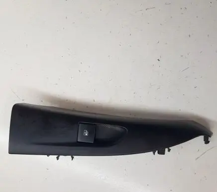 Opel Zafira C Electric window control switch 13301888
