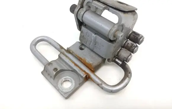 Audi A3 S3 A3 Sportback 8P Front door lower hinge 8E0831411e A046572