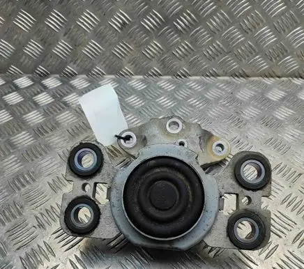 Volvo V70 Engine mount bracket 31401307