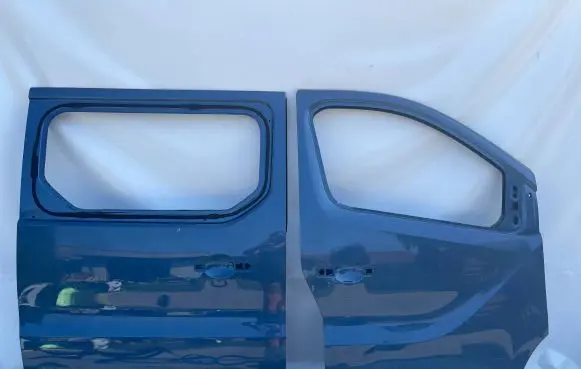 Renault Trafic III (X82) Front door