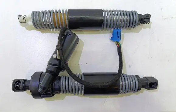 BMW 8 G16 Tailgate strut 7453768