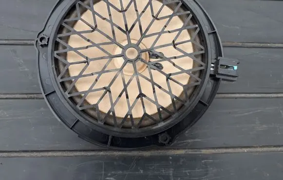 Peugeot 208 Front door speaker 9665231880