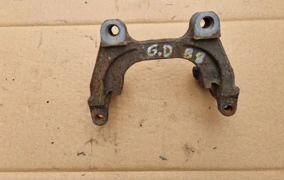 Volkswagen PASSAT B8 Brake caliper pad carrier rear 