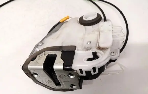 Toyota Verso-S Rear door lock