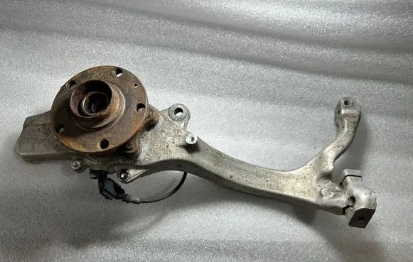 Front wheel hub spindle knuckle